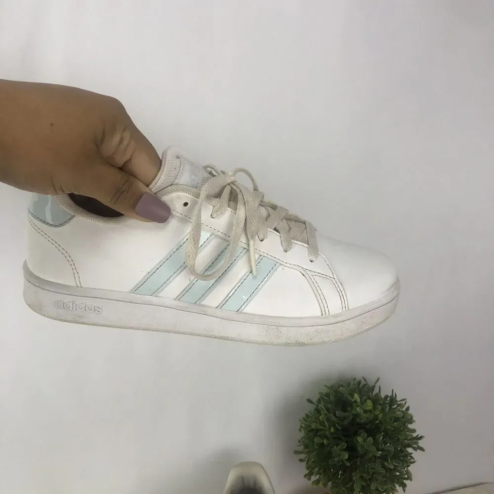 Kids Unisex Adidas Grand Court Cloudfoam Comfort Shoes. Size 4 - Picture 5 of 13